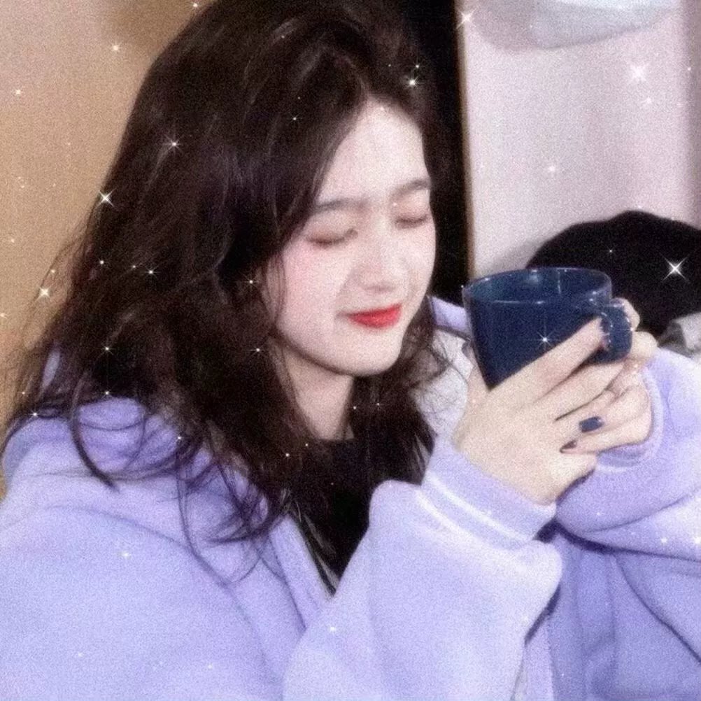 背后的她,眼前的我